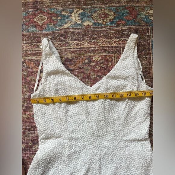 Lauren- Ralph Lauren Women’s White Dress size 8. V-Neck and Crocheted details. - Picture 6 of 10